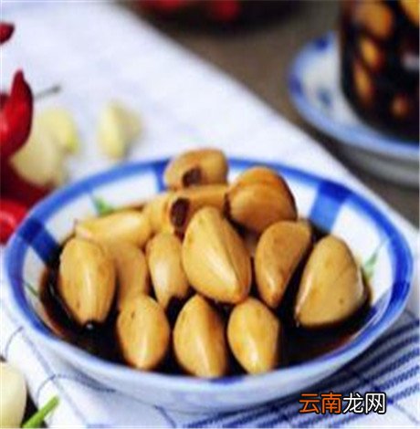 醋泡大蒜食用功效 醋泡大蒜能抗衰防癌
