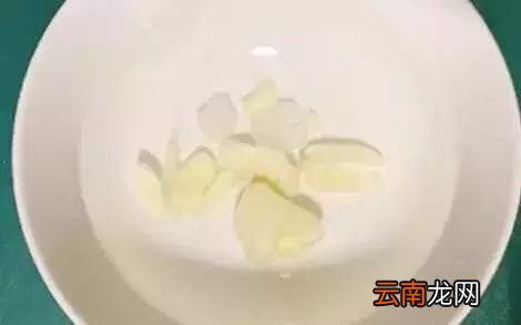 大蒜水的功效 大蒜水竟有这么大功效
