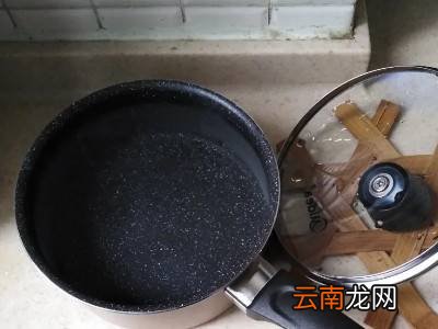 麦饭石不粘锅锅底烧黑了怎么办