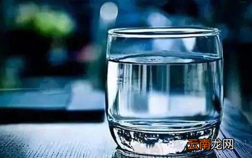 清晨一杯温开水是上佳的选择 空腹选择水有讲究
