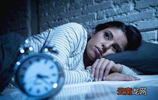 实用助眠小窍门 晚上九点洗个温水澡