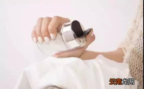 白衣服发黄洗白小窍门