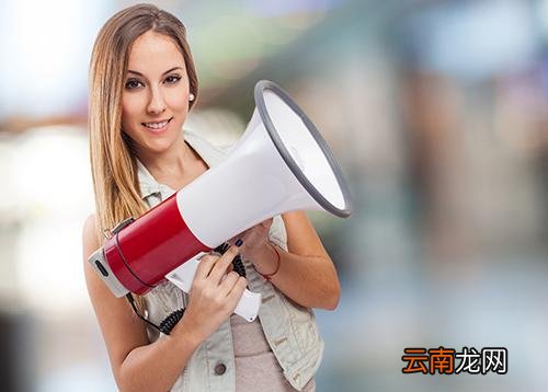 痱子粉去头油吗,怎么用痱子粉去头油