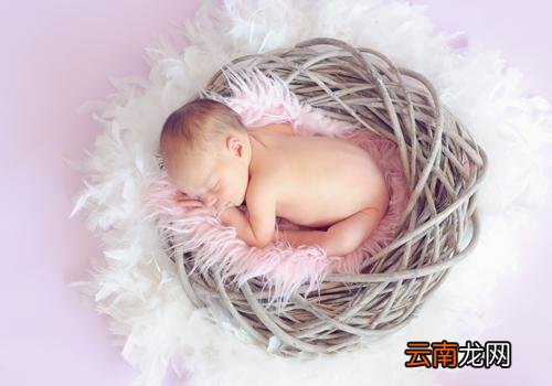 花露水对痱子有用吗,起痱子能用花露水吗