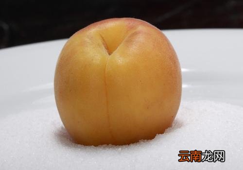 黄桃是软的还是硬的,黄桃罐头能放冰箱吗
