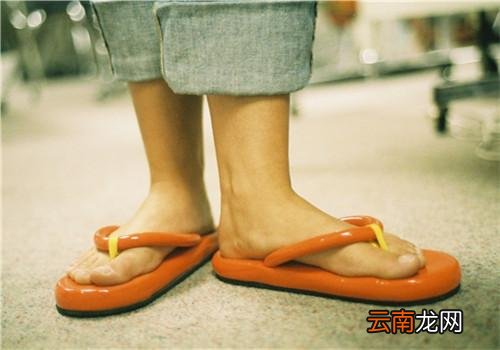 为什么穿拖鞋脚臭 夏天穿拖鞋脚臭怎么办