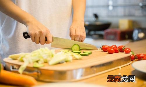 铁木砧板用盐水泡多久,铁木砧板为什么用淘米水洗