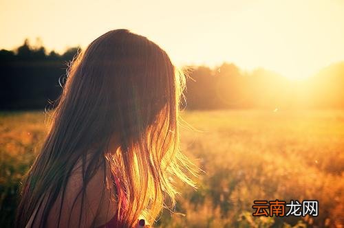 口香糖粘头发怎么去掉 口香糖粘头发怎么办