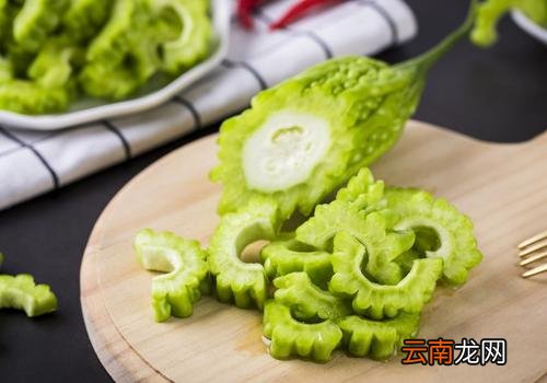 苦瓜干泡水喝能降血压吗,苦瓜干泡水喝能减肥吗