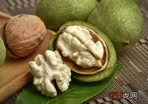 核桃苦涩是怎么回事,核桃变黑了还能吃吗
