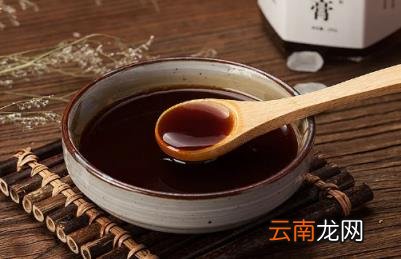 秋梨膏放冰糖和蜂蜜哪个好喝 做秋梨膏放冰糖还是蜂蜜好