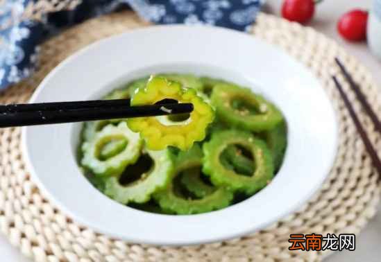 白灼苦瓜的做法 苦瓜这样做不苦超好吃