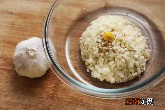 大蒜水的功效及做法 常吃大蒜预防多种疾病