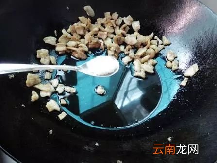 手撕包菜的家常做法 包菜这样做太好吃了