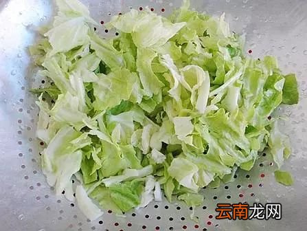 手撕包菜的家常做法 包菜这样做太好吃了
