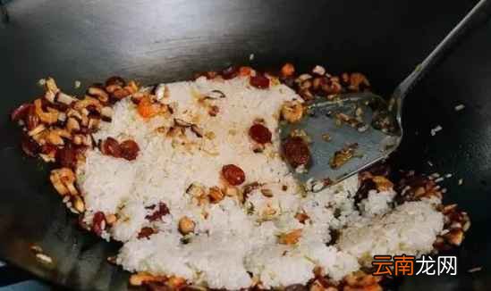 腊肠焖饭的家常做法 一款美味焖饭的做法