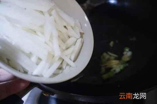 白萝卜鲫鱼汤的做法 一道美味可口鱼汤做法