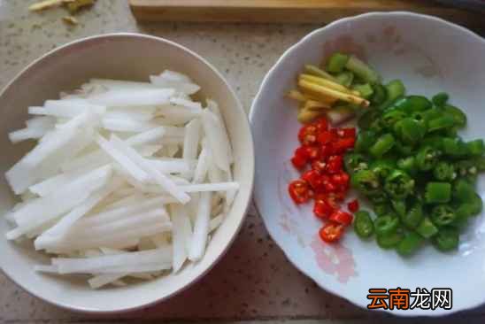 白萝卜鲫鱼汤的做法 一道美味可口鱼汤做法