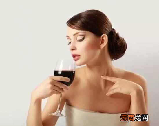 喝红酒有什么好处 女人每天至少喝一杯