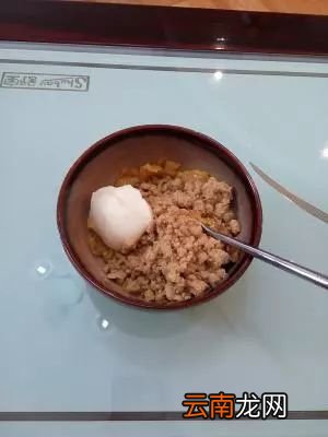 咸蛋黄肉松青团做法 咸蛋黄肉松青团怎么做