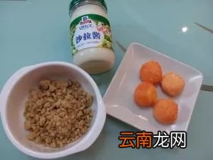 咸蛋黄肉松青团做法 咸蛋黄肉松青团怎么做