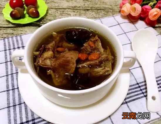 鸽子汤怎么炖最营养 女性常喝错不了