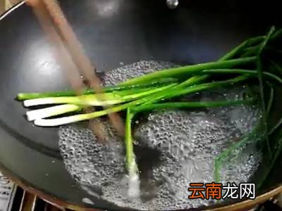 炸鱼时候油起沫怎样处理