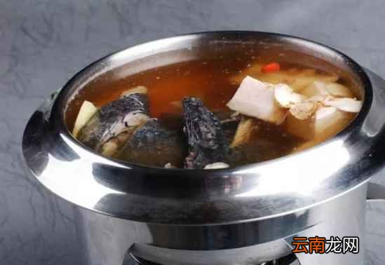 乌鸡汤的家常做法 汤鲜味美营养丰富