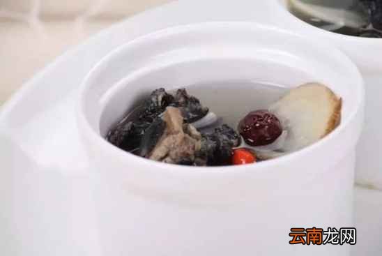 乌鸡汤的家常做法 汤鲜味美营养丰富